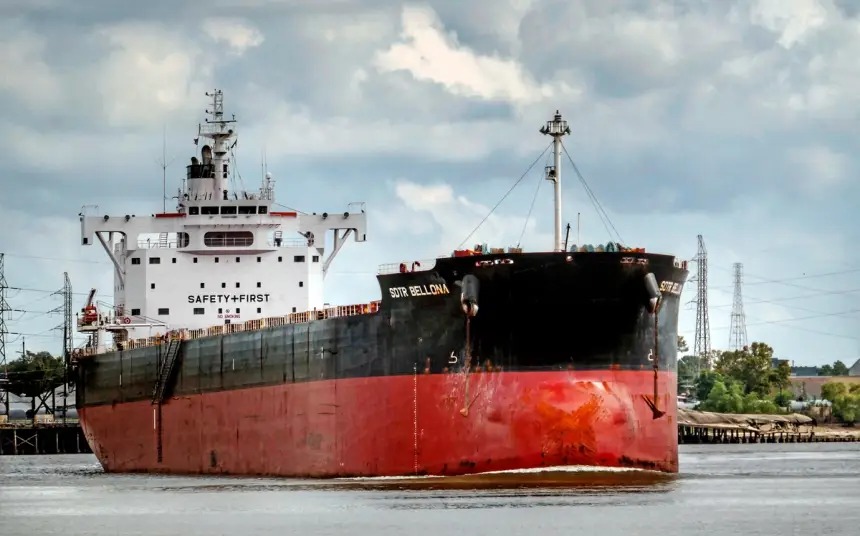 На мировой рынок  надвигается цунами лишней нефти